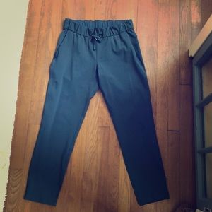 Lululemon, on the fly 7/8 pants, size 6